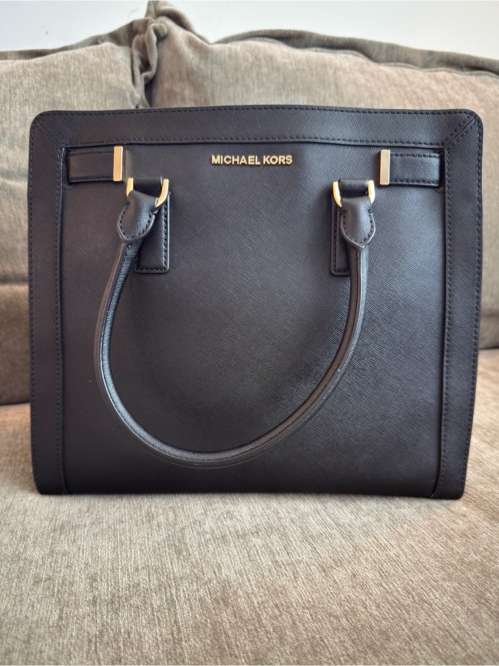 Authentic MICHAEL Michael Kors Dillon Saffiano Leather Satchel Bag – Black